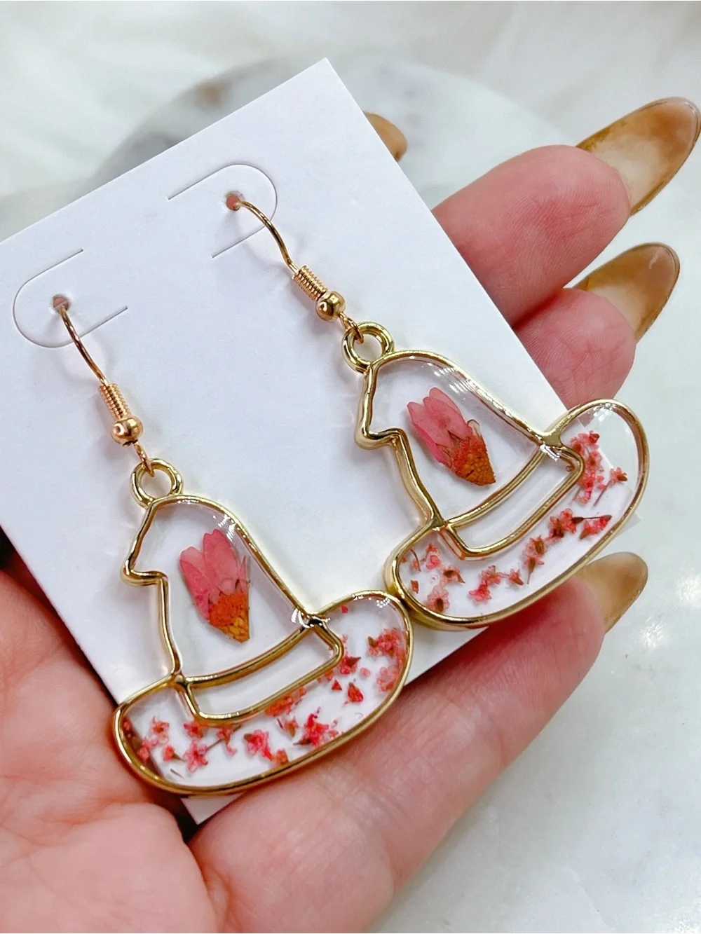 Witch 🧙 hat lucite Real Flower 🌸 pink gold plated 2” earrings
